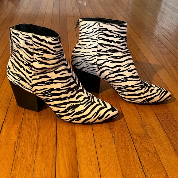 Dolce Vita Zebra Print Ankle Boots - Sz 8.5 - Picture 3 of 9